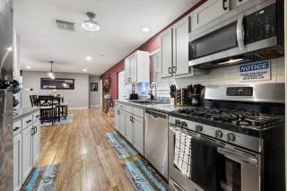 DFW Mid-Cities Oasis with Pool, Hot Tub and Fire Pit - 2