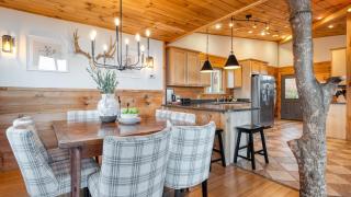 Chestnut by AvantStay Mountain Cabin w Treetop Views Hot Tub Game Room - 8