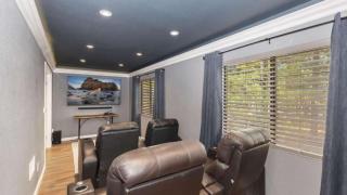 Dawn and Dusk by AvantStay Modern Cabin in Great Location w Home Theatre - 7