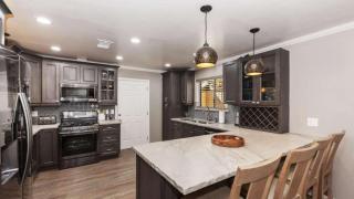 Dawn and Dusk by AvantStay Modern Cabin in Great Location w Home Theatre - 3