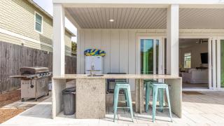 Sleeps 20! Walk to Beach, Pool Hot Tub, GameRoom Arcade Four Suns by AvantStay - 7