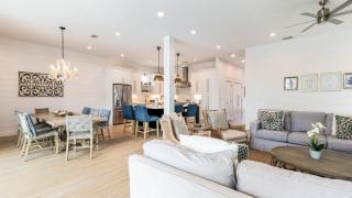 Sleeps 20! Walk to Beach, Pool Hot Tub, GameRoom Arcade Four Suns by AvantStay - 4