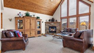 Russell Home by AvantStay Expansive Deck Stunning Views Hot Tub - 5