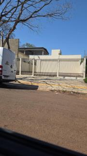 Casa completa com ótima localização - 9