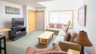 Cimarron Lodge 7 by AvantStay Ski-InSki-Out Property in Complex w Two Hot Tubs - 8