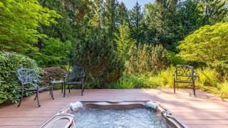 Rhythm Waters by AvantStay Garden Paradise Pond - 4