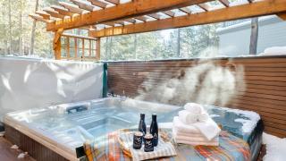 Base Camp by AvantStay Magical Cabin w Sauna Hot Tub Close to Snow Golf - 6