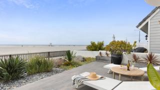 Shoreline by AvantStay Spectacular Beachfront Home w Fire Pit Spa Pool Table - 6