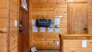 Whiskey Springs by AvantStay Classic Cabin Near Tahoe Donner Ski Area - 5