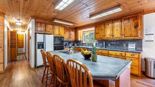 Whiskey Springs by AvantStay Classic Cabin Near Tahoe Donner Ski Area - 1