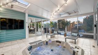 Sip Sip Away by AvantStay Pool Hot Tub - 8