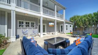 16 Palms by AvantStay Luxury Getaway Backyard Oasis Pool Playscape Access - 8
