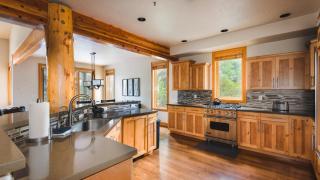 Conifer by AvantStay Secluded Cabin Amongst the Trees w Hot Tub - 2