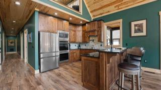 Black Bear Lodge by AvantStay Lakefront Dock Pool Theater Sleeps 20 - 7