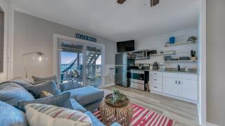 Weekender by AvantStay Gorgeous BEACH FRONT Home w Ocean View - 8