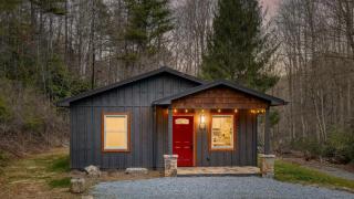 Bear’s Place by AvantStay Cozy Mountain Cabin in Brevard Firepit - 8