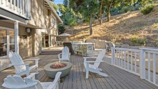 Hidden Oaks Farmhouse by AvantStay Hot Tub Deck - 7