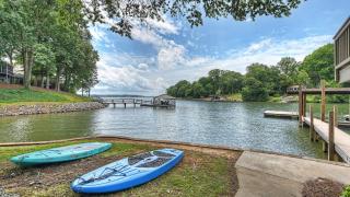 Family Lake House Retreat by AvantStay Sleeps 28 - 4