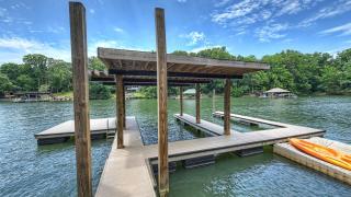 Family Lake House Retreat by AvantStay Sleeps 28 - 2