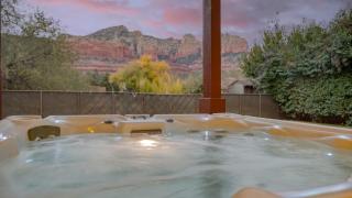 Sedona Sunrise by AvantStay Majestic Red Rocks Views~Walk to Jordan Trailhead~Peloton Bike~Hot Tub~WiFi - 8