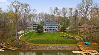 Sleeps 22 Lakefront w Private Dock Pool 2 Houses Lake Living by AvantStay - 5