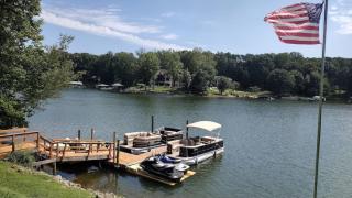 Sleeps 22 Lakefront w Private Dock Pool 2 Houses Lake Living by AvantStay - 2