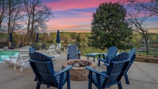 Sleeps 22 Lakefront w Private Dock Pool 2 Houses Lake Living by AvantStay - 1
