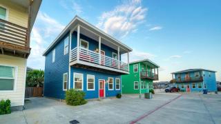 Pool Cabana Backyard w Fire Pit Walk to the Beach Villa Reel by AvantStay - 9