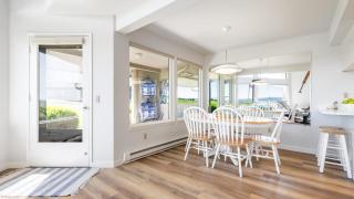 Beachcombers Bliss by AvantStay Steps to the Beach Ocean Views - 2