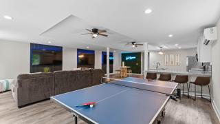 Fireside Fun by AvantStay Sleeps 18 Waterfront Pool - 9