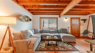 Indigo Owl by AvantStay Cabin w Firepit Minutes to Lake Slopes - 3