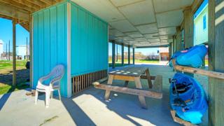 Shared Pool w Bay Views Boat Dock Fishing Big Slough by AvantStay - Padre Island - 5