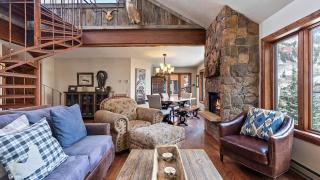 Ghostriders 11 by AvantStay Top Floor Condo w Large Patio Mountain Views - 1