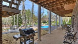 Porch Paradise by AvantStay New Pool Firepit - 1