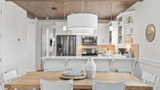 Sun by AvantStay Gulf Place Golf Cart Pool Bikes - 8