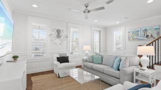 Sun by AvantStay Gulf Place Golf Cart Pool Bikes - 4