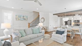 Sun by AvantStay Gulf Place Golf Cart Pool Bikes - 3