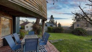 Deck Views Fire Pit Pool 3 Mins to Beach Madrona Tree Retreat by AvantStay - 4