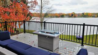 Lakeside Serenity by AvantStay Lakefront Newly Built Deck w Views - 8