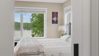 Lakeside Serenity by AvantStay Lakefront Newly Built Deck w Views - 4
