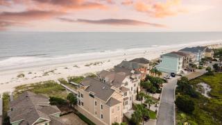 Oceanfront PoolHot Tub Game Room Views Steps to Beach Lido by AvantStay - 8