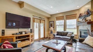 Park Ave Getaway by AvantStay Cozy Cottage Close to Main Street Town Ski Lift - 3