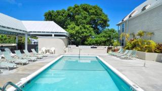 Duval Sea Turtle by AvantStay Great Location Close to Shops Shared Pool - 6