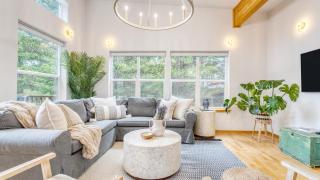 Buttercup Bay Hideaway by AvantStay Cozy Escape w Fire Pit Walk to Beach - 4