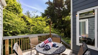 Royal Canoe by AvantStay Walk to the Shore Private Yard - 4