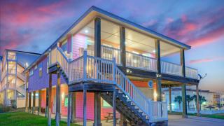 Steps to Beach Balcony Ocean View Golf Cart Zone Casa Rosada by AvantStay - 0