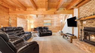 Twin Creeks Lodge by AvantStay 33 Acre Retreat - 4