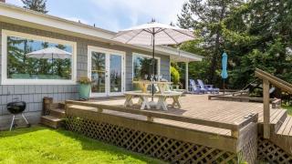 Comfy Coastal Cottage by AvantStay Mountain View - 8