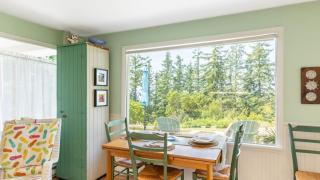 Comfy Coastal Cottage by AvantStay Mountain View - 1