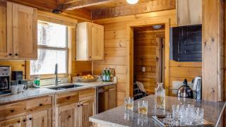 Dudley III by AvantStay Cosy Mountain Home w Hot Tub Great Views - 1